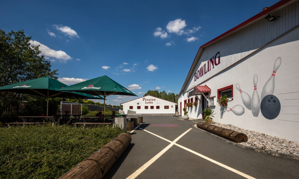 Restaurace, bowling, penzion